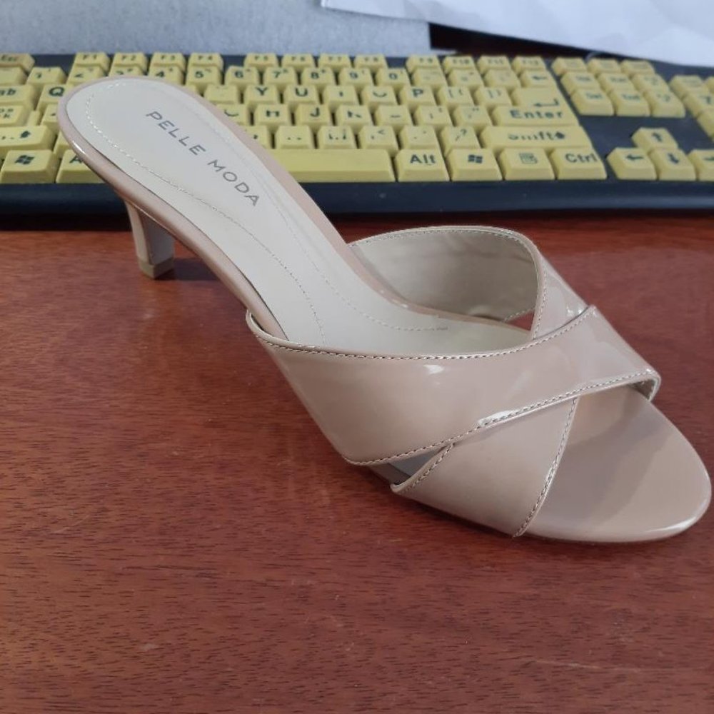 NEW ! Pelle Moda Bea Slide Patten Leather Nude Size 8